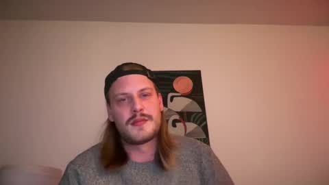 Snapshot of maxwatts95 chatting on October 1, 3:32 am Max Watts online show from October 1, 3:32 am
