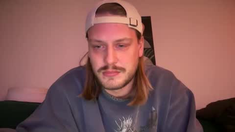 Snapshot of maxwatts95 chatting on October 21, 6:05 am Max Watts online show from October 21, 6:05 am