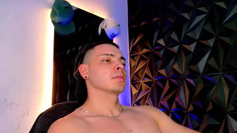 MAX online show from November 12, 10:14 pm