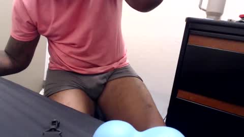 mbeezy318 online show from March 31, 8:16 am