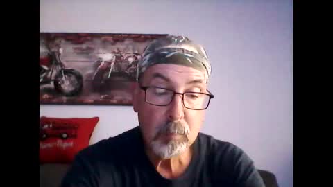 me at home online show from May 31, 6:09 pm