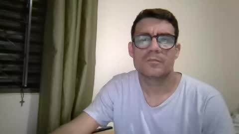 Nerd Latino online show from October 25, 12:45 am