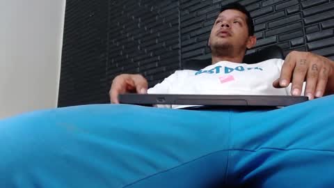 Michael Daviss online show from December 17, 2:44 pm