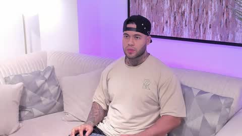 Michael Salens independent model online show from February 19, 10:23 am