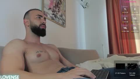 MichaelEvansx online show from January 10, 9:57 am