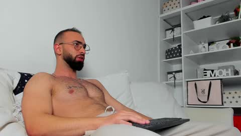 MichaelEvansx online show from December 2, 8:20 pm