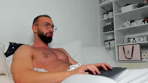 MichaelEvansx online show from December 4, 10:19 pm