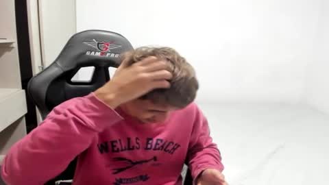 Miguel Hernandez online show from October 17, 11:25 am