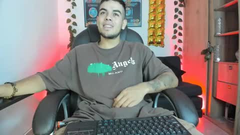 mikee_scooth online show from December 28, 4:51 am