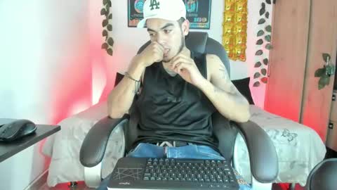 mikee_scooth online show from February 9, 3:43 am