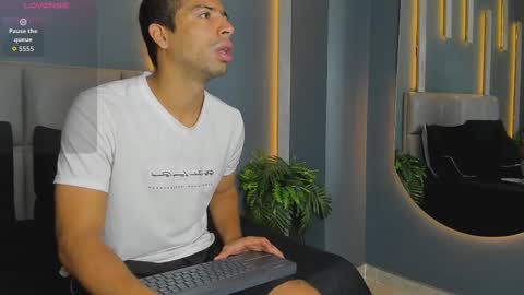 Snapshot of mikepark_ chatting on October 3, 11:26 am MIKE PARK online show from October 3, 11:26 am
