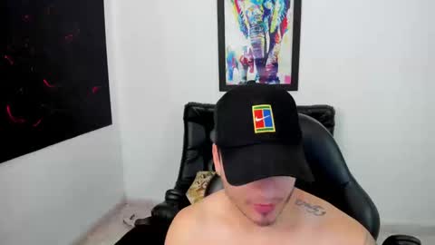 Snapshot of mikke_love chatting on October 20, 3:05 pm MIKKE online show from October 20, 3:05 pm