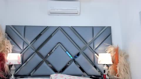 milan_lewiss online show from September 30, 12:31 pm