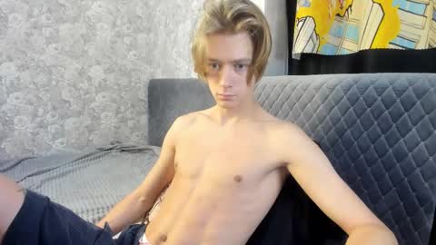Snapshot of milkiwy chatting on October 1, 7:23 am Isaac online show from October 1, 7:23 am
