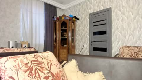 Isaac online show from April 19, 5:51 am