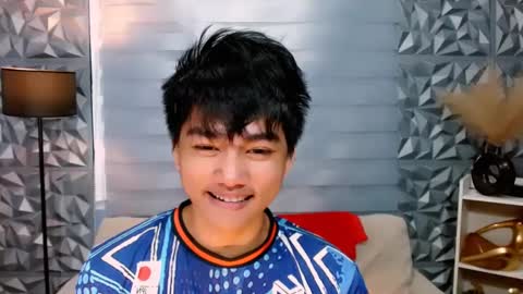 Snapshot of mister_officer chatting on December 18, 1:02 pm SAINT SACHI  will make your day  online show from December 18, 1:02 pm