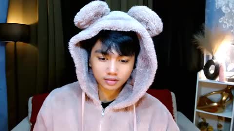 Snapshot of mister_officer chatting on December 8, 9:02 am SAINT SACHI  will make your day  online show from December 8, 9:02 am