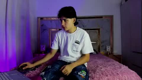 monky_0002 online show from March 26, 2:26 am