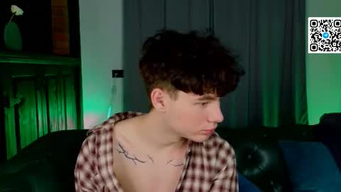 moon_gloww online show from March 17, 7:05 pm