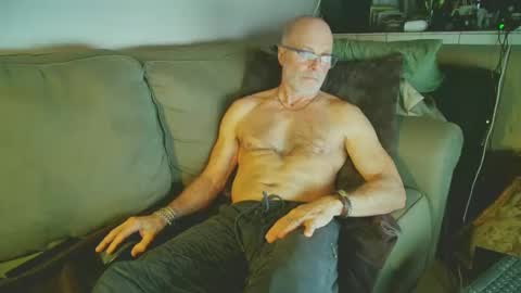 Snapshot of moondanceraa chatting on February 9, 2:28 am moondanceraa online show from February 9, 2:28 am