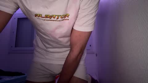 moonflamek online show from December 20, 5:20 pm