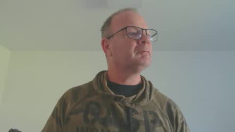 im single online show from April 26, 8:34 am