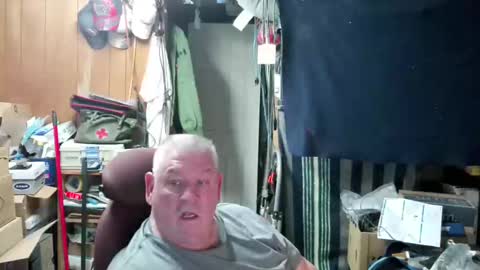 mr_canoe_licker_69 online show from December 12, 9:26 pm