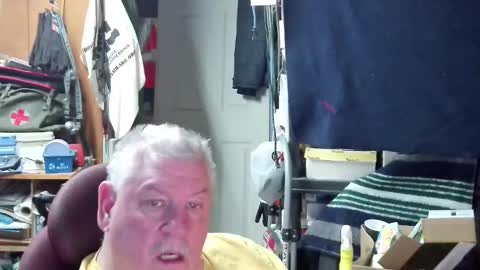mr_canoe_licker_69 online show from January 31, 3:22 pm