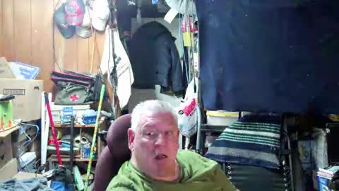 mr_canoe_licker_69 online show from January 2, 8:35 pm