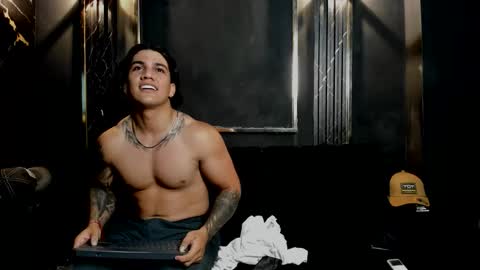 mr_maximo online show from December 19, 4:20 am