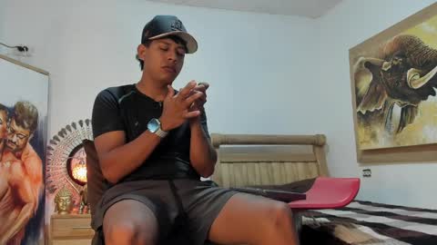 mr_stiven_ online show from April 3, 7:16 am