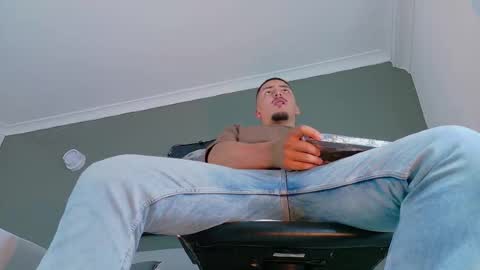 Snapshot of mrfox__ chatting on October 20, 8:02 pm Mr Fox online show from October 20, 8:02 pm