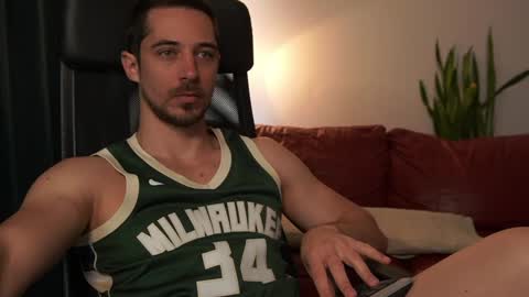 juan luis online show from May 2, 8:28 am