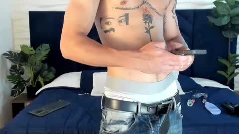 mrjustin_ online show from November 20, 9:13 pm