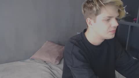 mr leo online show from December 23, 7:30 pm