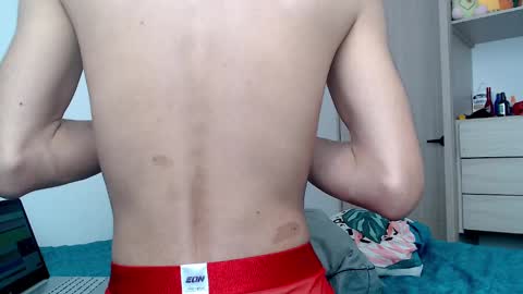 Snapshot of mrmickke chatting on December 24, 2:44 pm INDEPENDT MODEL - Twitter mrmickke online show from December 24, 2:44 pm