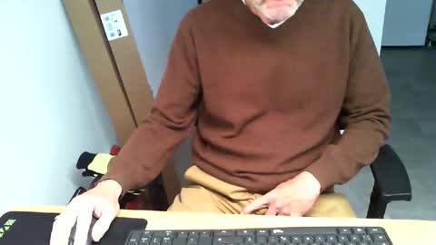 Snapshot of mucfag chatting on October 21, 4:10 pm mucfag online show from October 21, 4:10 pm