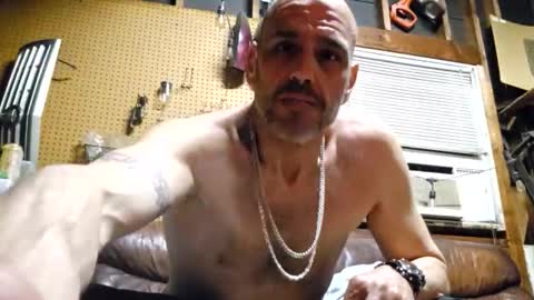 Muffdiver online show from March 11, 10:00 am