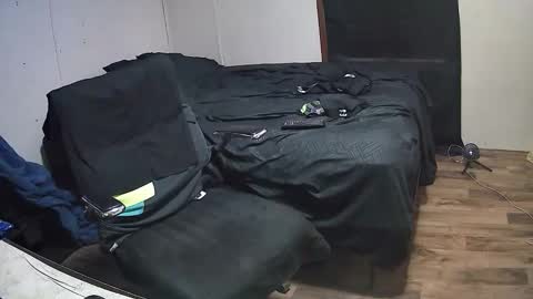 Muffdiver online show from April 18, 7:07 pm