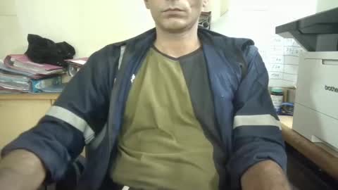 Snapshot of mumbaimonster8inch chatting on December 5, 6:21 am rajesh engineer online show from December 5, 6:21 am