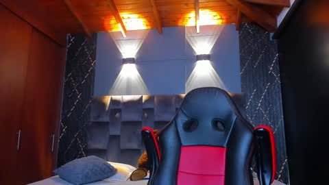Snapshot of muscle_man19 chatting on December 4, 1:36 am Nick online show from December 4, 1:36 am