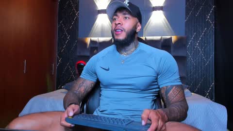 Snapshot of muscle_man19 chatting on January 19, 1:00 am Nick online show from January 19, 1:00 am