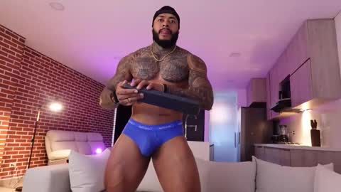 Snapshot of muscle_man19 chatting on October 17, 11:36 am Nick online show from October 17, 11:36 am