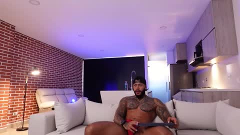 Snapshot of muscle_man19 chatting on September 24, 11:30 am Nick online show from September 24, 11:30 am