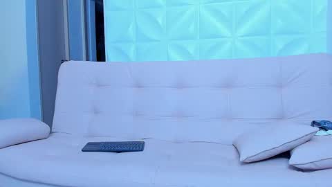 Snapshot of muscle_man19 chatting on February 20, 12:19 am Nick online show from February 20, 12:19 am