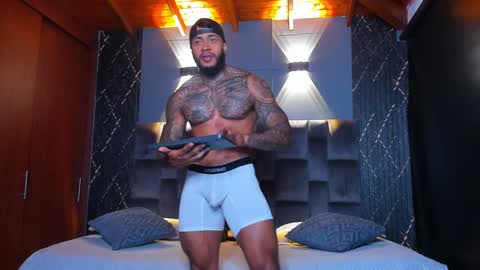 Snapshot of muscle_man19 chatting on December 10, 1:44 pm Nick online show from December 10, 1:44 pm