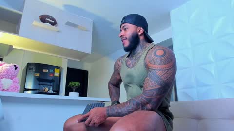 Snapshot of muscle_man19 chatting on February 1, 12:29 am Nick online show from February 1, 12:29 am