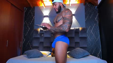 Snapshot of muscle_man19 chatting on December 22, 4:38 pm Nick online show from December 22, 4:38 pm