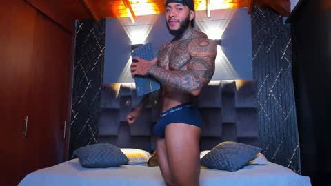 Snapshot of muscle_man19 chatting on December 19, 3:19 pm Nick online show from December 19, 3:19 pm