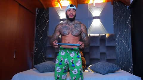 Snapshot of muscle_man19 chatting on December 20, 6:24 pm Nick online show from December 20, 6:24 pm